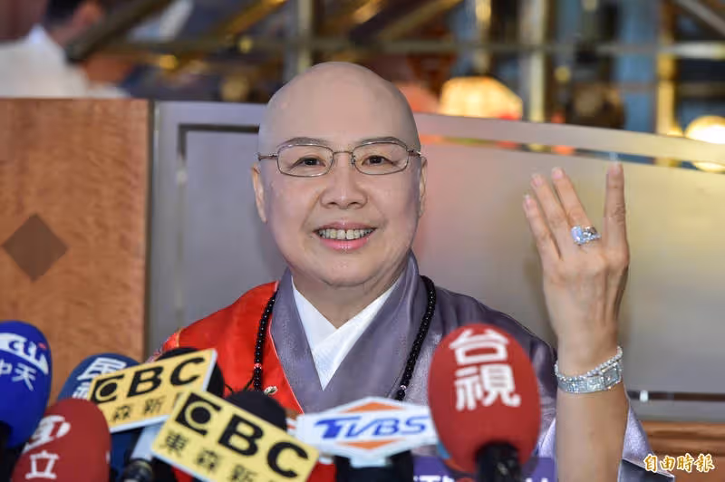 好心被雷親?費玉清傳「幫大姊還2億債務」被說成一毛不拔 經紀人不捨「真的是鞠躬盡瘁」揭真相
