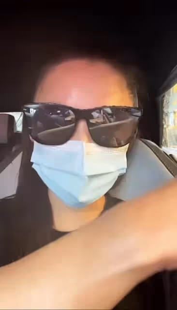 張柏芝現身菜市場！買肉被免費送，開舊車送兒子上學，家裡車庫亂成一片，網友：生活太接地氣