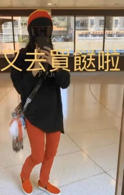 張柏芝現身菜市場!買肉被免費送,開舊車送兒子上學,家裡車庫亂成一片,網友:生活太接地氣