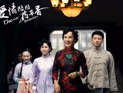 72歲夏台鳳與小25歲老公共舞,「紅色禮裙亮相」身材曼妙皮膚嫩,大起大落後「走出喪子痛」,從容坦然平淡終是福!