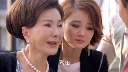 72歲夏台鳳與小25歲老公共舞,「紅色禮裙亮相」身材曼妙皮膚嫩,大起大落後「走出喪子痛」,從容坦然平淡終是福!
