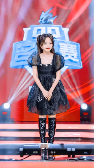 譚松韻化身為電競少女，可愛又驚豔，一手魯班瘋狂輸出