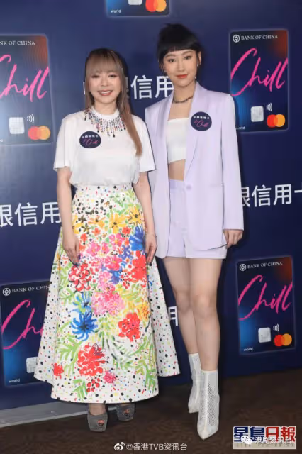 炎明熹拍住老師JW開網上音樂會!一口氣唱近10首歌搞到聲沙沙