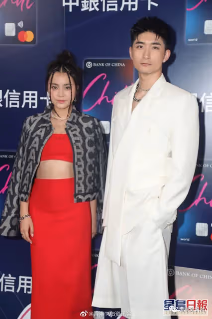 炎明熹拍住老師JW開網上音樂會!一口氣唱近10首歌搞到聲沙沙