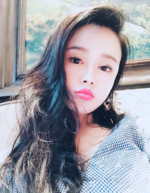 吳秀波小三陳昱霖罕曝近況,出獄後容貌改變被疑整容,撞臉冉瑩穎