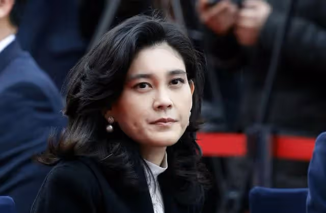 為爭家產慫恿親妹嫁保安,變賣李富真產業,對妻子家族落井下石?