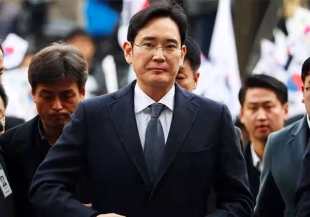 為爭家產慫恿親妹嫁保安,變賣李富真產業,對妻子家族落井下石?