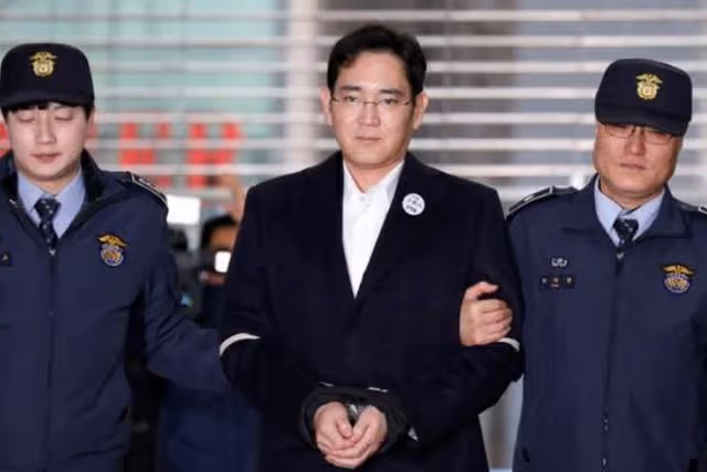 為爭家產慫恿親妹嫁保安，變賣李富真產業，對妻子家族落井下石？
