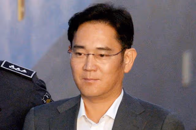 為爭家產慫恿親妹嫁保安，變賣李富真產業，對妻子家族落井下石？