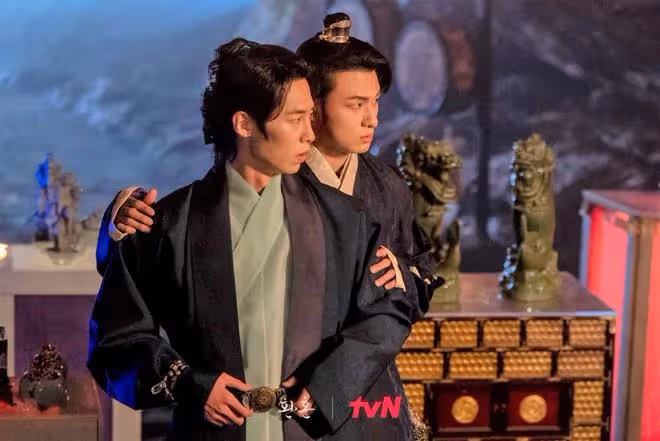 李宰旭《還魂》演不良少爺虐戀師父庭沼珉,「死了也要愛」埋悲劇伏筆