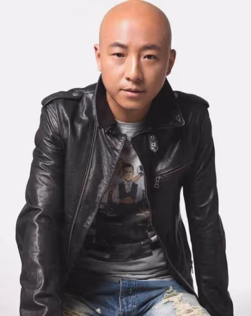 前零點樂隊主唱，因為演了「吳天」之後變了