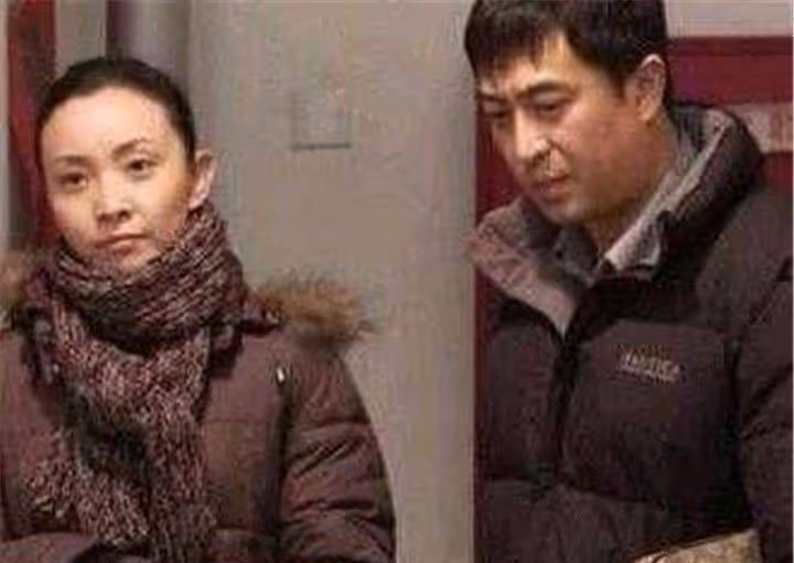 她與富豪老公離婚後，攜24億巨款嫁給張嘉譯，如今51歲成人生贏家