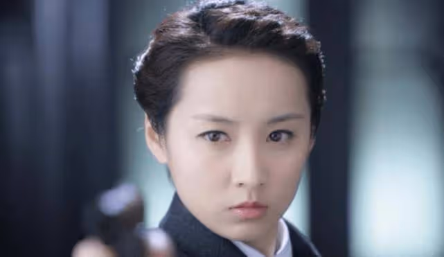 她本無心嫁入豪門，卻被富豪用一頓火鍋追到手，如今被寵成了公主
