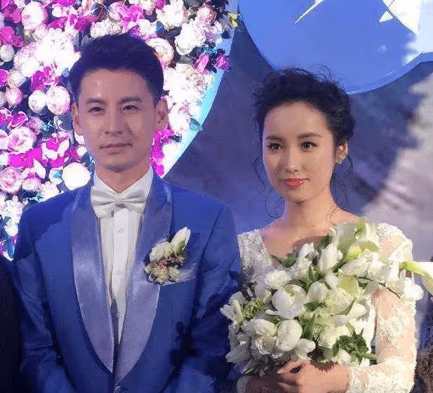 她本無心嫁入豪門，卻被富豪用一頓火鍋追到手，如今被寵成了公主