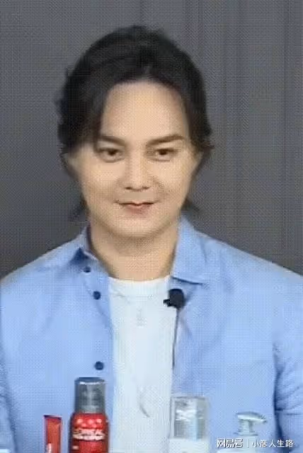 鹿晗扎丸子頭現身,發福油膩變成老阿姨,他到底發生了什麼