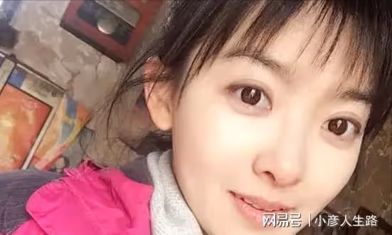 36歲王京京曬結婚照,三套婚紗輪著換,丈夫被擋臉身份成謎