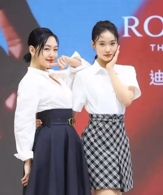 小s與二女兒首次同台!14歲Lily與媽媽同框氣場完全不輸, 網友直呼:顏值也超過媽媽