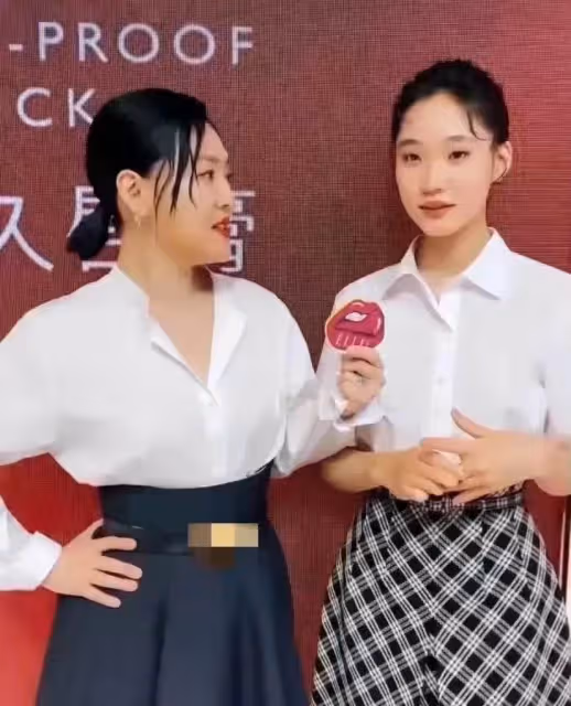 小s與二女兒首次同台!14歲Lily與媽媽同框氣場完全不輸, 網友直呼:顏值也超過媽媽