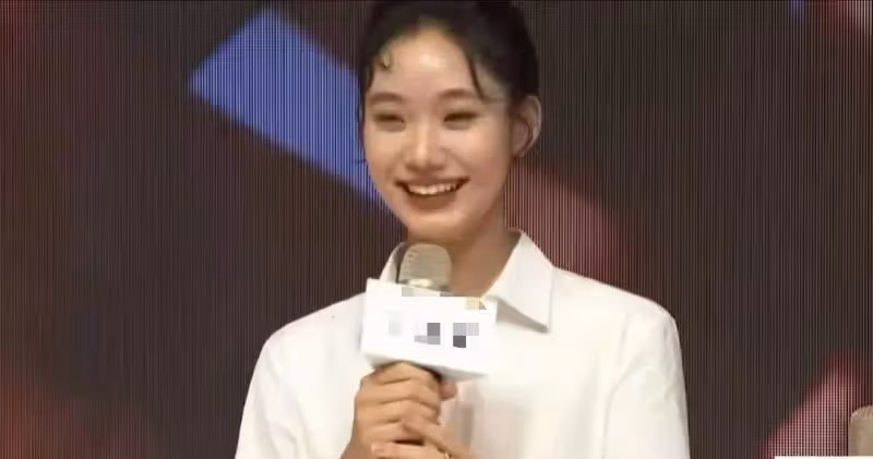 小s與二女兒首次同台!14歲Lily與媽媽同框氣場完全不輸, 網友直呼:顏值也超過媽媽