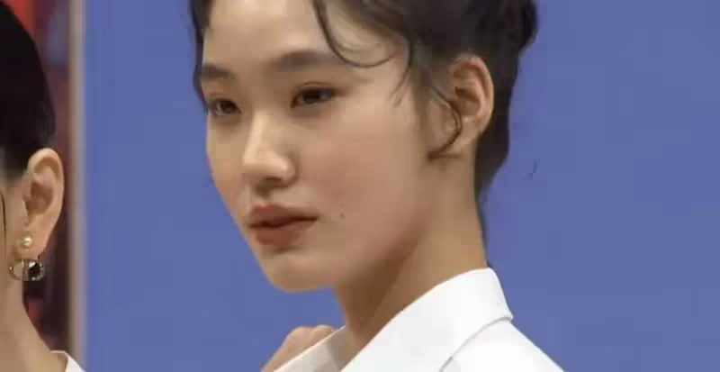小s與二女兒首次同台!14歲Lily與媽媽同框氣場完全不輸, 網友直呼:顏值也超過媽媽