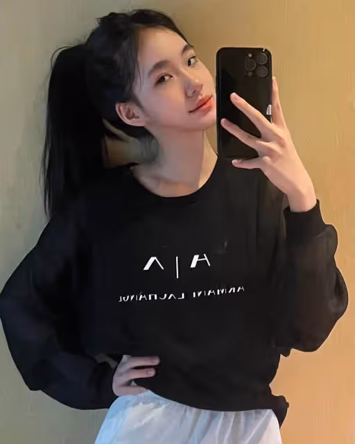 小s與二女兒首次同台!14歲Lily與媽媽同框氣場完全不輸, 網友直呼:顏值也超過媽媽