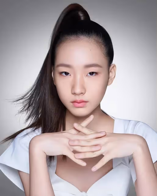 小s與二女兒首次同台!14歲Lily與媽媽同框氣場完全不輸, 網友直呼:顏值也超過媽媽