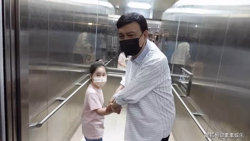 余苑綺的遺體送往殯儀館冷凍庫，3歲的小兒子將出席媽媽的葬禮