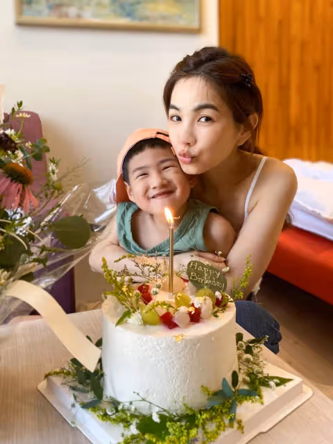 高雄開唱！Ella突曬出「驗孕棒2條線影片」粉絲嗨翻　「Selina激動哭了」她淚謝老公笑曝：花錢圓夢了