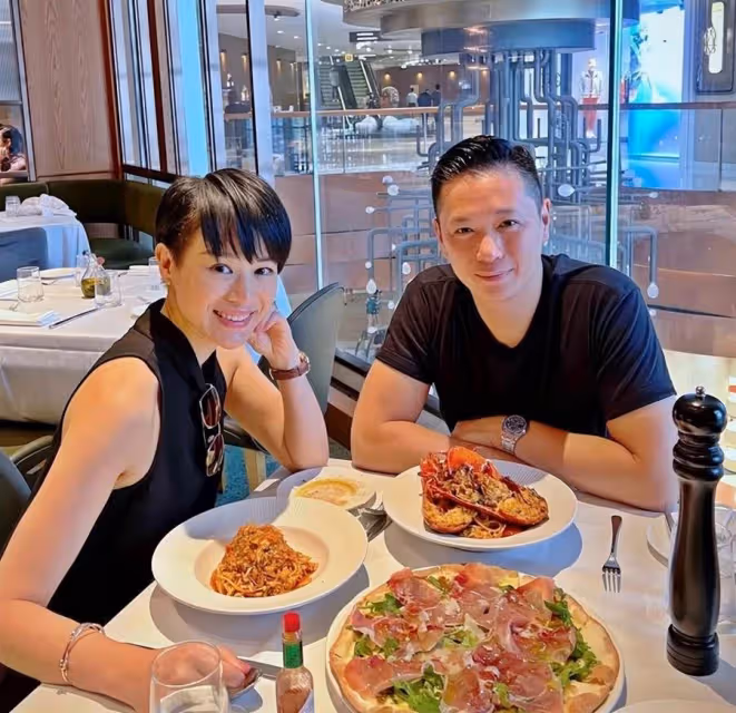 胡杏兒放假回家多約會！陪老公孩子享受家庭樂，三個兒子「模樣」如復制粘貼