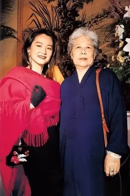 林青霞與親姐在河南農村相認 姐姐生活貧苦