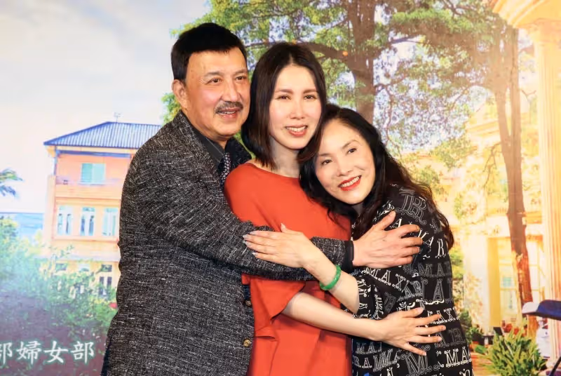 【余苑綺癌逝】余天李亞萍連夜爆哭挑女兒遺照  明起開放追悼
