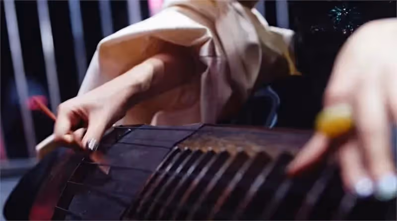 新歌「拿筷子彈古箏」　 BLACKPINK被指辱華