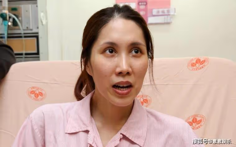 余苑綺遺照被鮮花圍繞，老公在靈堂內自責：不該冒險讓她生二胎
