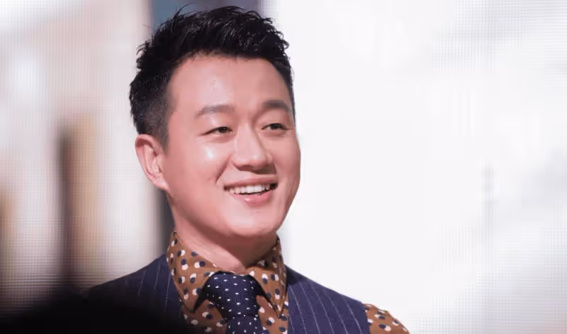 為何一夜成名的佟大為，15年一夜清白，獨自寵著關悅？