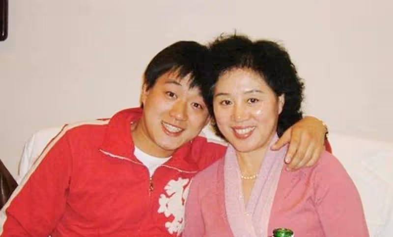 為何一夜成名的佟大為，15年一夜清白，獨自寵著關悅？