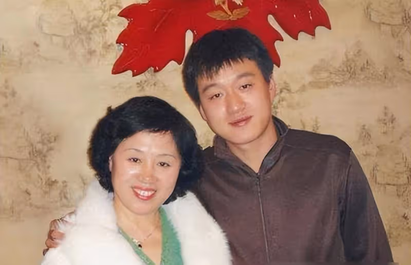 為何一夜成名的佟大為，15年一夜清白，獨自寵著關悅？