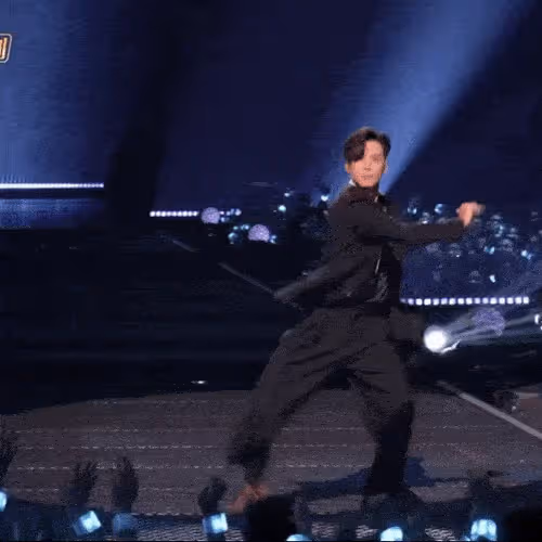 蔡恆:出道已經11年不紅了,他和魏大勛是同學,也是電影男主《雲南蟲谷》