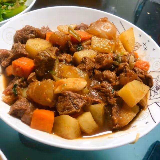 番茄土豆胡蘿蔔燉牛腱子