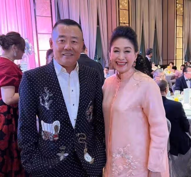 周立波久違現身婚宴 穿西裝打扮精神