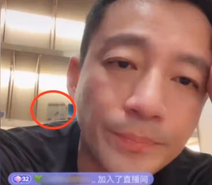 直播背景驚見與大S「婚紗照」　汪小菲被虧：忘不掉過去