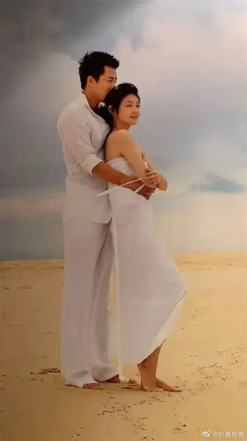 直播背景驚見與大S「婚紗照」　汪小菲被虧：忘不掉過去
