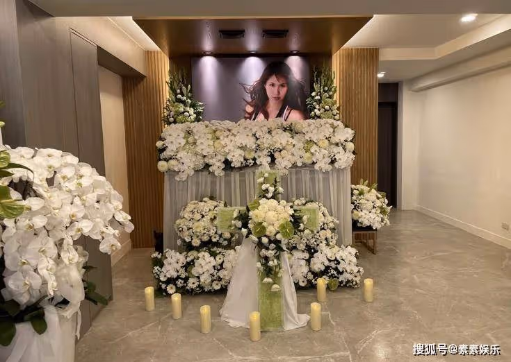 余天 李亞萍抵達余苑綺靈堂,父母忍住傷痛為女兒選遺照