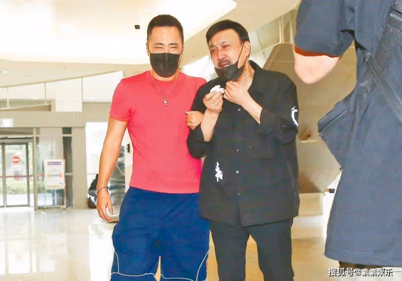 余天 李亞萍抵達余苑綺靈堂,父母忍住傷痛為女兒選遺照