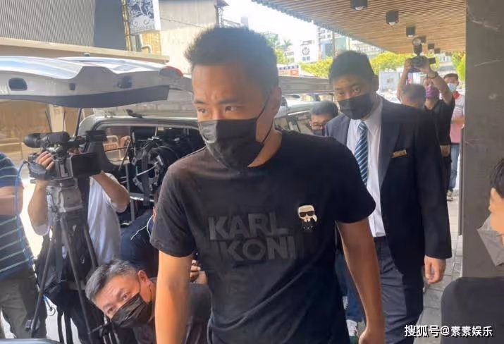 余天 李亞萍抵達余苑綺靈堂,父母忍住傷痛為女兒選遺照