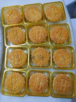 廣式豆沙蛋黃月餅（新手一次成功）