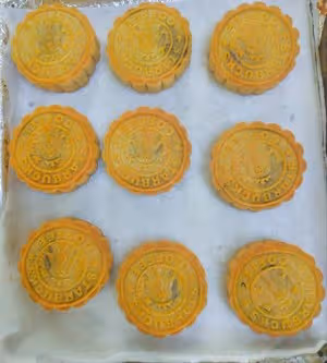 廣式豆沙蛋黃月餅（新手一次成功）