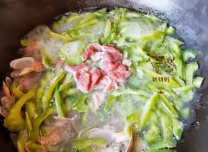 花甲苦瓜湯🍲靚湯不用老火 快手鮮味滿口回甘 特別適合上班一族！