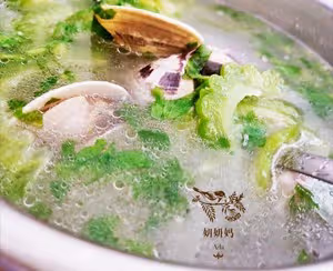 花甲苦瓜湯🍲靚湯不用老火 快手鮮味滿口回甘 特別適合上班一族！
