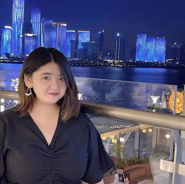 胡慧中女兒戀情曝光,曬照重175斤顏值不像媽,男方被質疑吃軟飯