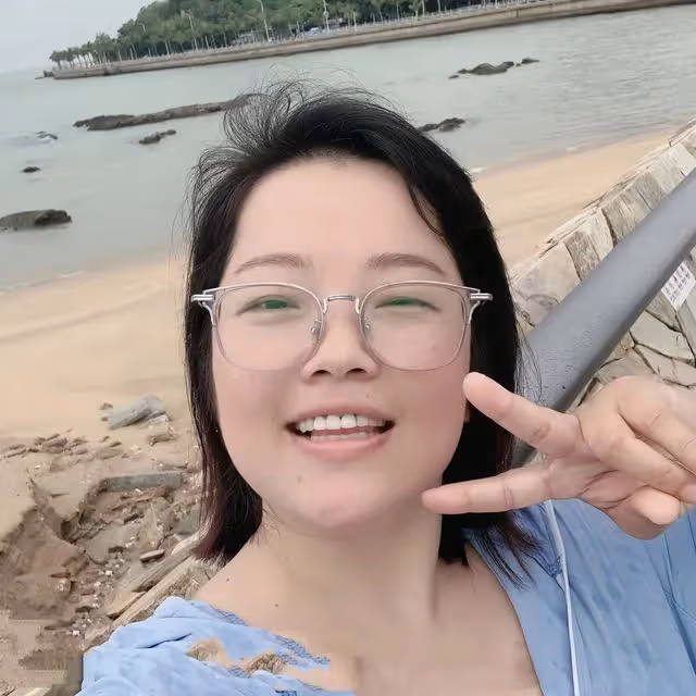 網紅離婚後遭親媽搜身，怒喝百草枯昏迷不醒，醫藥費竟由好友墊付